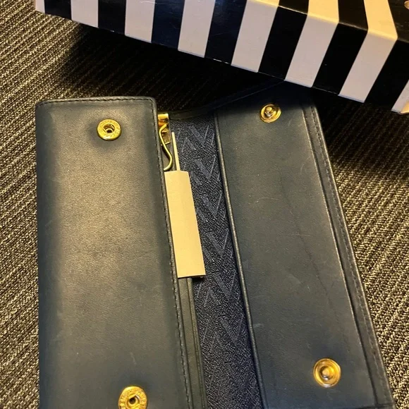 Valentino Dark Blue Leather Key Holder with Gold Accents. Brand new. - Picture 3 of 7